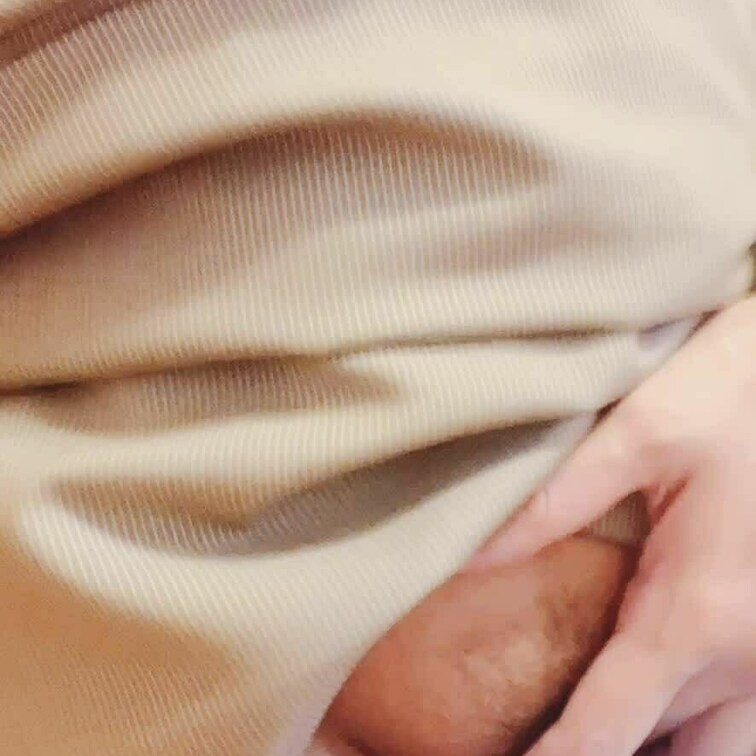 疲れちゃってお風呂入る前に触っちゃう
少しおけけが恥ずかしい