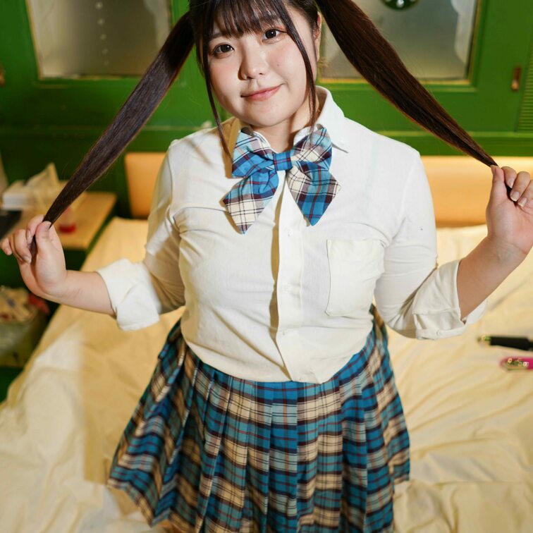 制服にツインテールに挑戦したよ。

巨乳
BBW
デブ
 肥満
 太め
 肉感的
 ボリューム体型
 