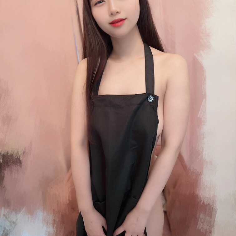 【Ｈな未公開写真プレゼント企画🎁】
19歳JDの初めての全裸写真集、本日の22時にファンクラブで公開予定です！ 
本