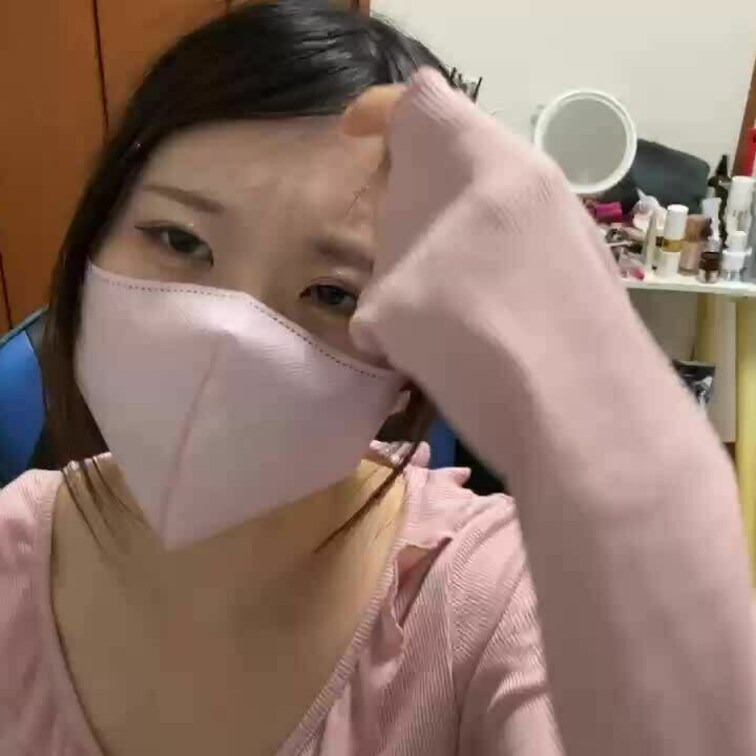 【いのり 20 歳】

いのりさんのライブ配信動画です
生配信 だと、1 回の有料配信を視聴すると、おおよそ平均 