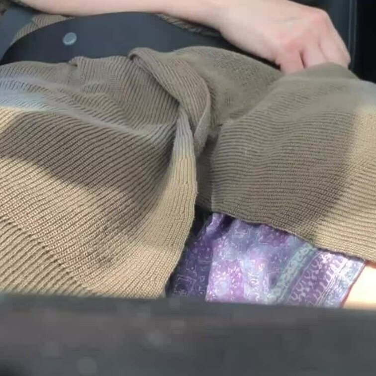 いつも？の車内パンチラです。