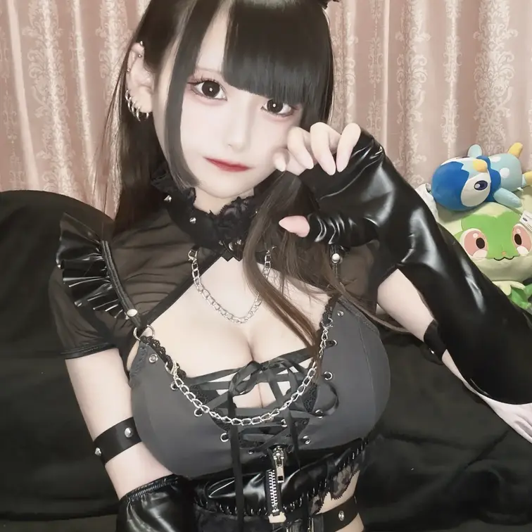 😈