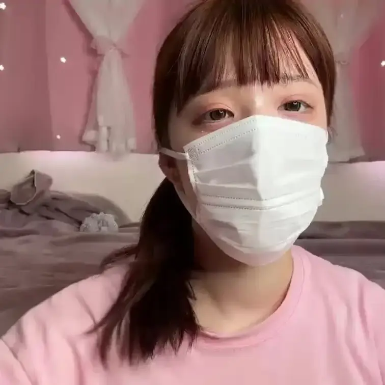 【みれい 20 歳】

みれいさんのライブ配信動画です
生ライブ配信だと、1 回の有料配信を視聴すると、おおよそ平