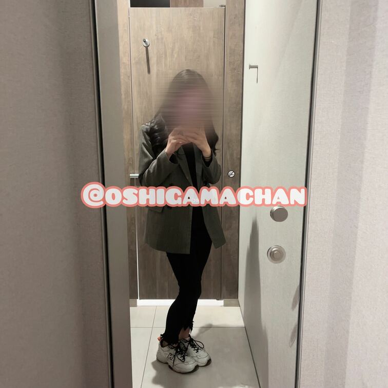👉スワイプしてみてね👉
どんどん脱いじゃうよ🤣💗
一見フォーマルなジャケットだけど、おっぱいチラ見せしちゃう👀💫