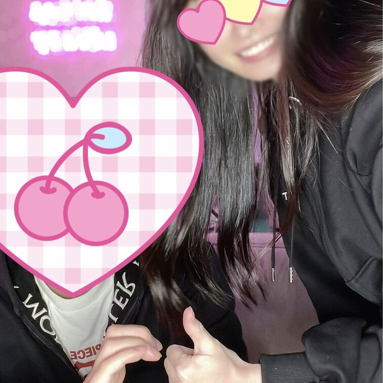 彼氏です。
3月より元アイドルになった彼女と一緒にファンクラブという名の動画晒しをすることにしました😇
僕は仕事が忙