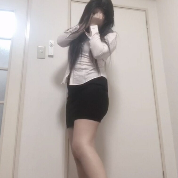 ミニスカが来たー🤗💕 
こんな感じよぉー💖 
サイズが少し大きめだけど…笑 
これ着て何撮ろう？ 
大開脚？ 
