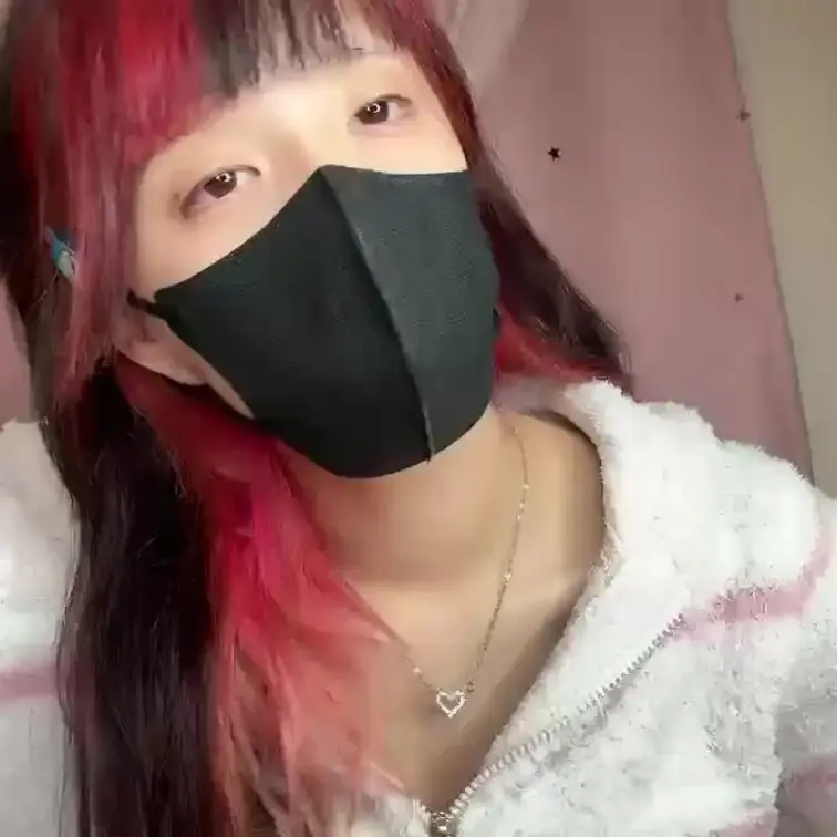 【みれい 20 歳】

みれいさんのライブ配信動画です
生ライブ配信だと、1 回の有料配信を視聴すると、おおよそ平