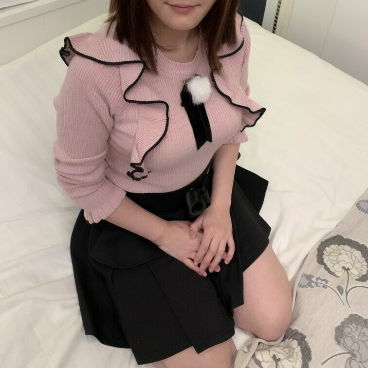 服の上からでもおっぱい大きいのわかるよね
田舎から上京してそんな経ってないよね