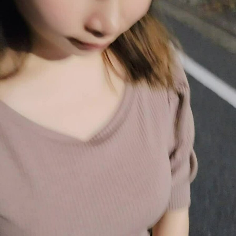 みおGcupを外に連れ出し😆