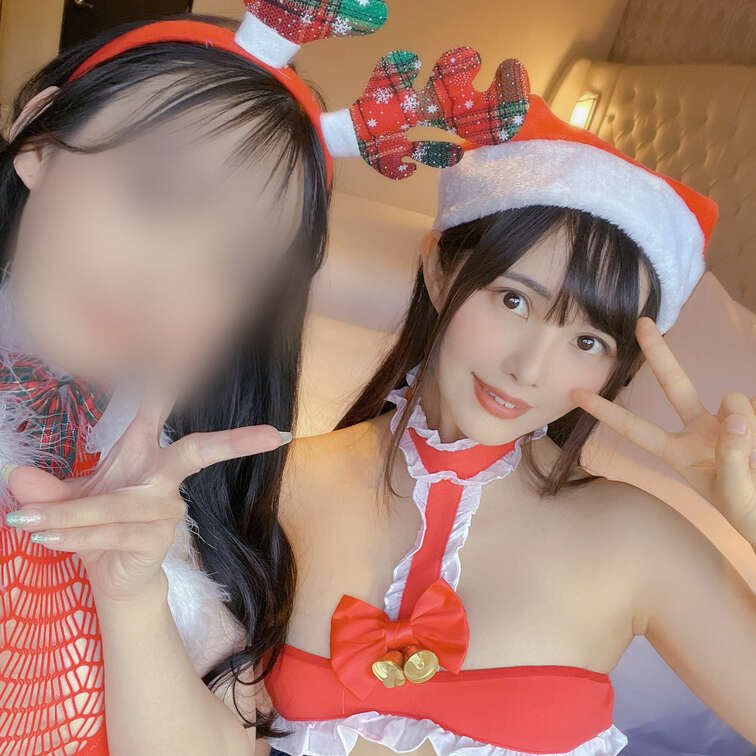 明日は聖なるクリスマスイブ！🧑‍🎄

ということで、かのんちゃんとお揃いで
サンタコスプレをしました💓

明日