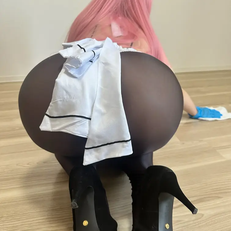 べっとり濃いミルクこぼれてたから掃除してるの🧼😼
だれがこぼしちゃったのかなぁ😏💦