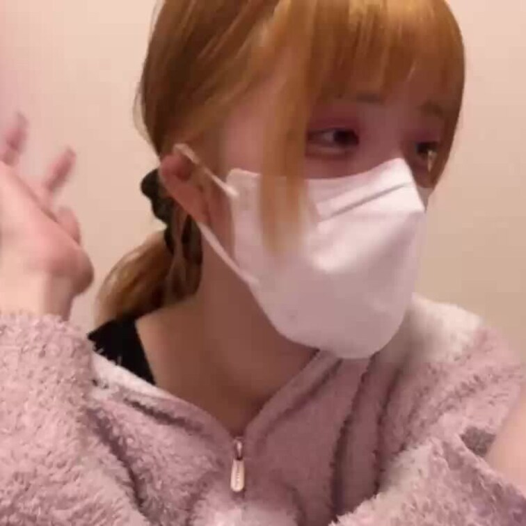 【みれい 20 歳】

みれいさんのライブ配信動画です
生ライブ配信だと、1 回の有料配信を視聴すると、おおよそ平