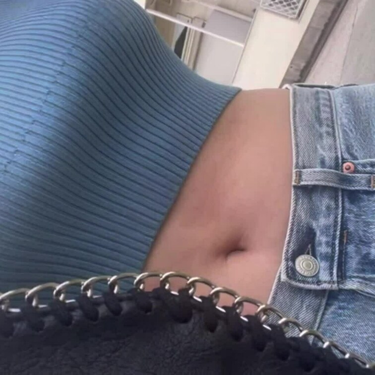 💙ノーブラニット💙
2年前くらいに作ったデニム！👖
安くみつけたLevi'sの新品デニムを丸2日かけて自分でダメージ