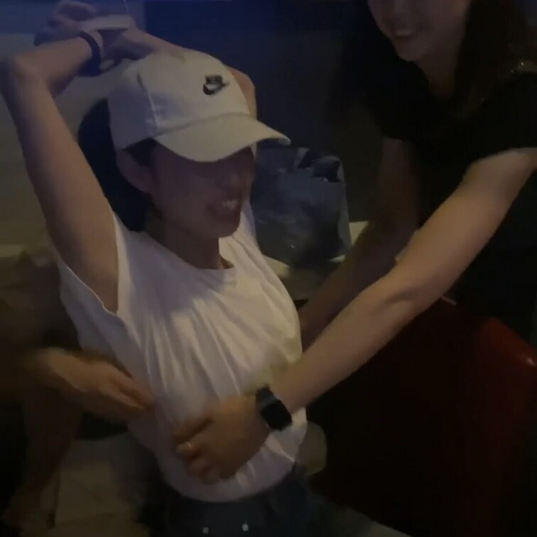 皆様いつもご購入ありがとうございます☺️
今回のくすぐり動画はこちらです👍

是非見てあげてくださいね(  ˆОˆ