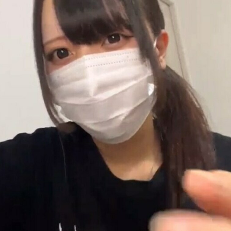 【りん 18 歳】

りんさんのライブ配信動画です
生配信 だと、1 回の有料配信を視聴すると、おおよそ平均 5,