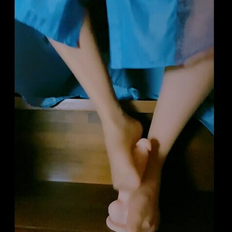 階段でディルドを足コキしました
希望の足コキ動画があったらコメントで教えてね