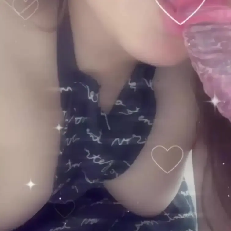ディルドフェラ風動画③
喉奥入っちゃってイラマっぽくなってます、、
嫌な人は注意です⚠️