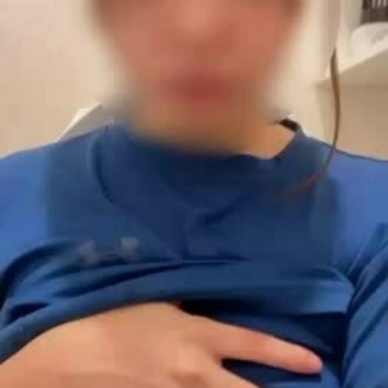 人事部です。
社内の女性事務員をアダルトチャットレディで発見してしまいました。

いろいろ困っていたので、なんやか