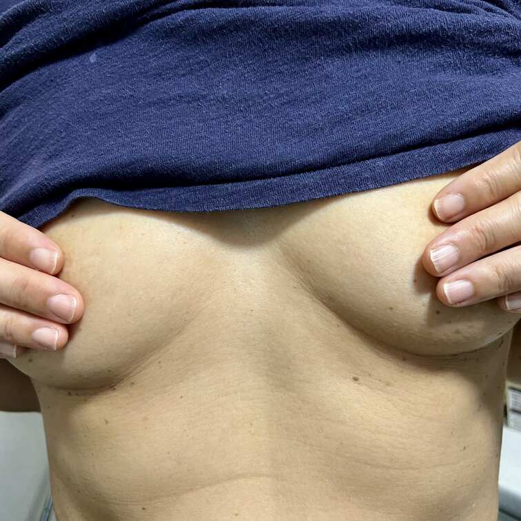 朝撮れ熟妻のおっぱい😊
乳首も引っ張ってもらいました😁
弄びたい方、いらっしゃいますか?笑