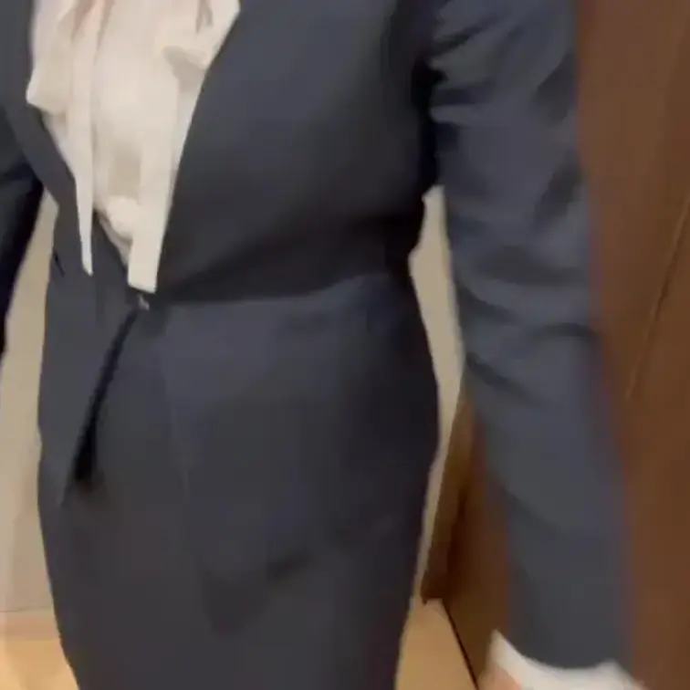 【ファン限定フル動画】🎁

就職活動で疲れた女子大生は家に帰ったらスーツ姿でネチョネチョオナニーしながら発散する。イ