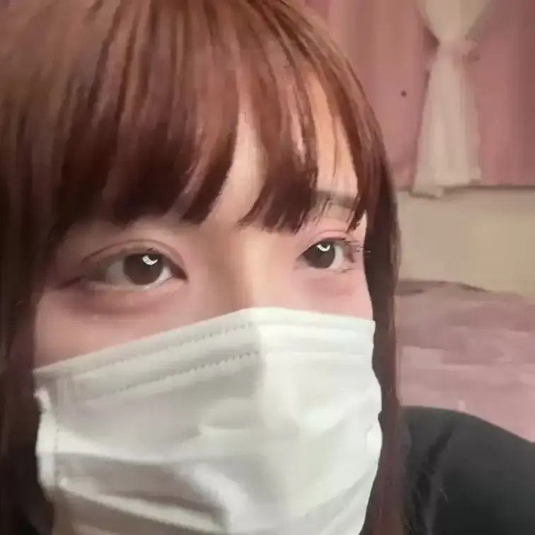 【みれい 20 歳】

みれいさんのライブ配信動画です
生ライブ配信だと、1 回の有料配信を視聴すると、おおよそ平