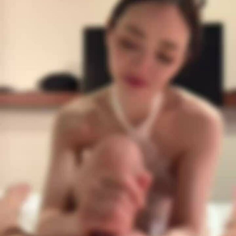 ローションを使って手コキとフェラ♡
気持ち良くなってる顔を見てると興奮しちゃう♡

続きだよ♡