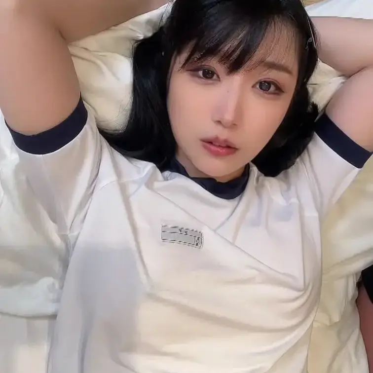 乳首ペロペロされてるぅ！！！

恥ずかしい乳首ペロペローーー！！！