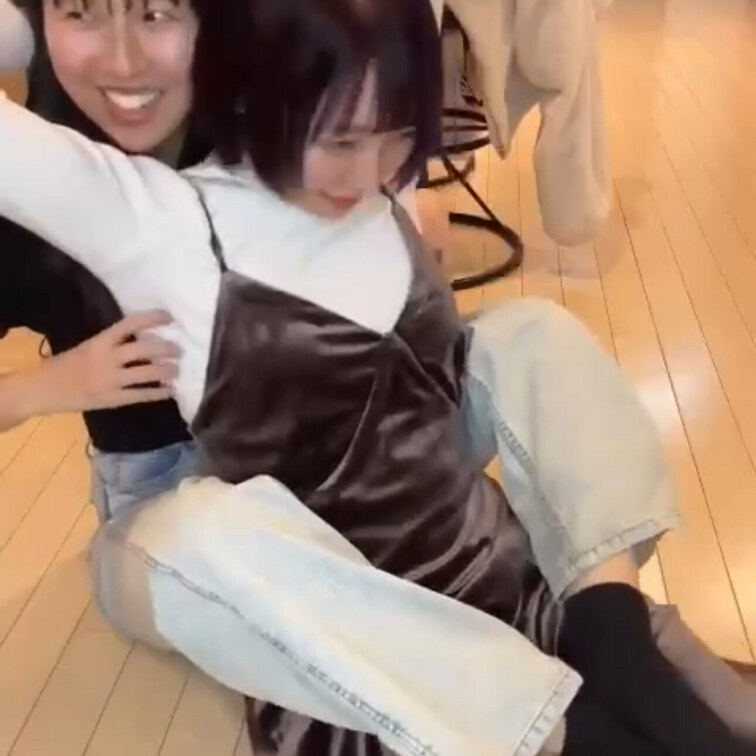 皆様お久しぶりです！
動画の更新が遅くなってしまって申し訳ございません。
今回のくすぐり動画はこちらです👍

是