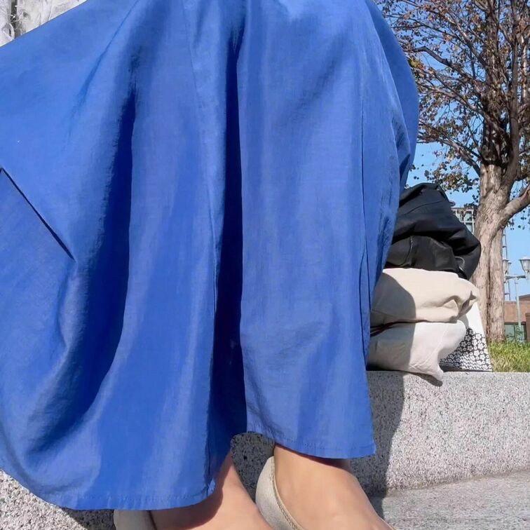昼休みに抜け出して、素足パンプスの蒸れ足、こっそり見せてあげる