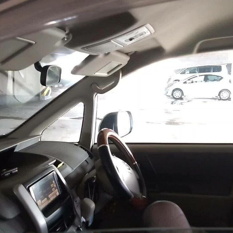 悪友と妻が立体駐車場でイチャイチャしたりして妻がしたいって言ったみたいなんだけど助手席でオナニーして気持ち良くなるまで入