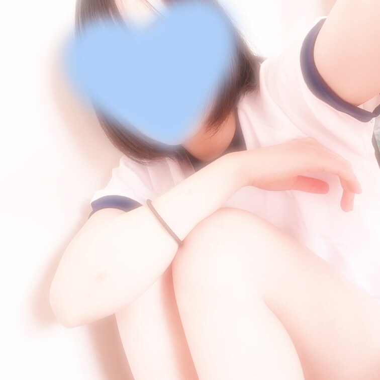 ブルマ(｡•ㅅ•｡)♡
人生初のブルマです！！
お尻にあまりお肉がついていないのでパツパツにならなくてちょっと残念…