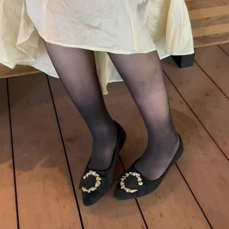 美人OLさん黒パンスト足裏とつま先＆足指クネクネが上手すぎ動画

以前にも撮影させてもらったOLのRちゃんの私服黒パ