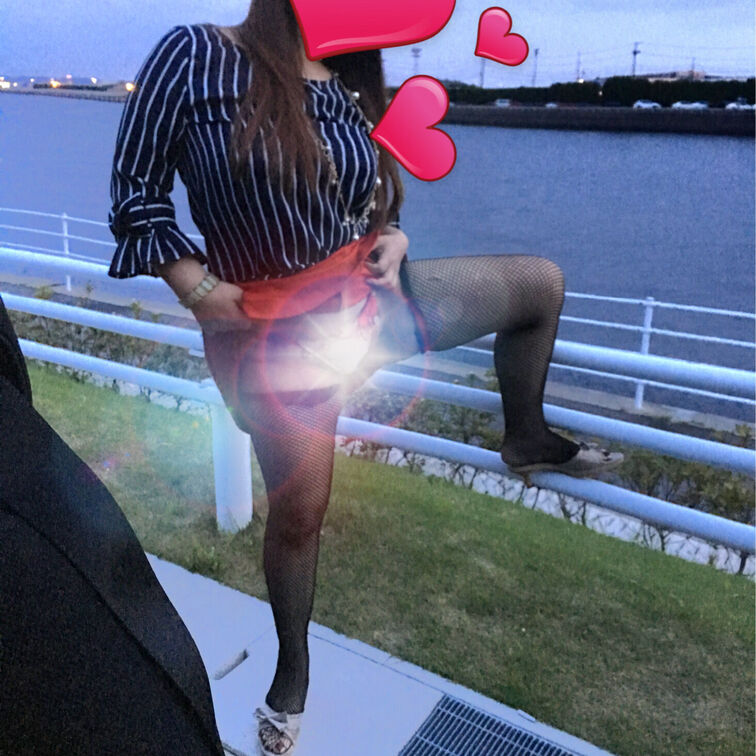 おはようございます
過激すぎる露出やお外にTwitterでは凍結が連日
どうしようってなって悩みに悩んで
サイト様