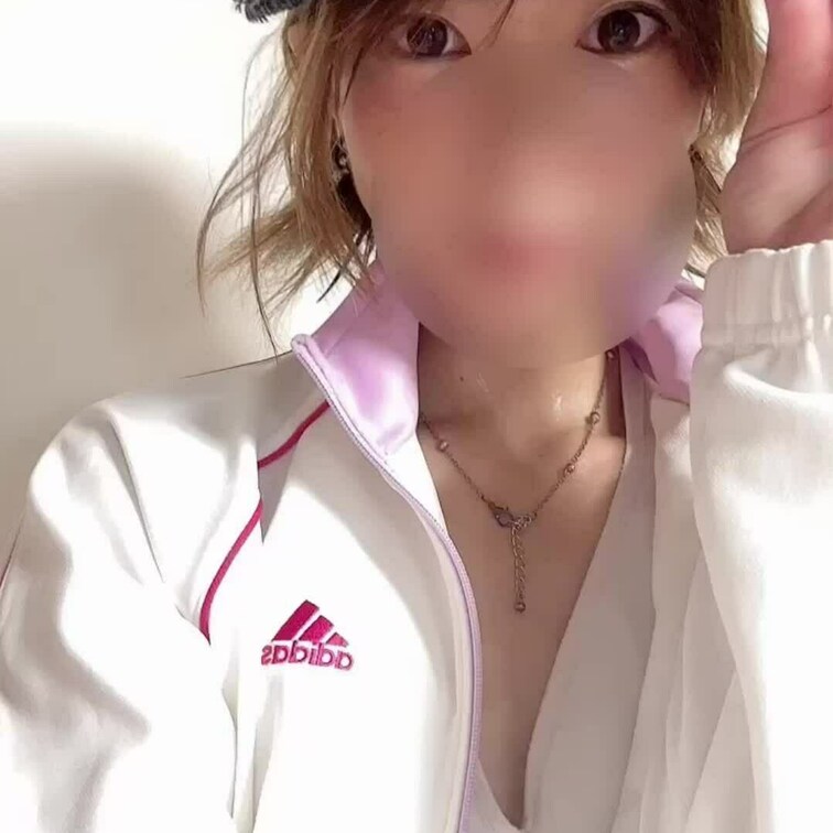 トレーニング終わり、自撮り写真かと思ったら動画だったやつ(´∩ω∩`*)❤️💦