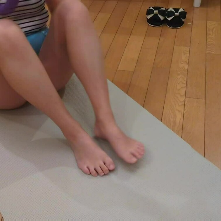 内転筋を鍛える
妻のルーティン動画です✨
