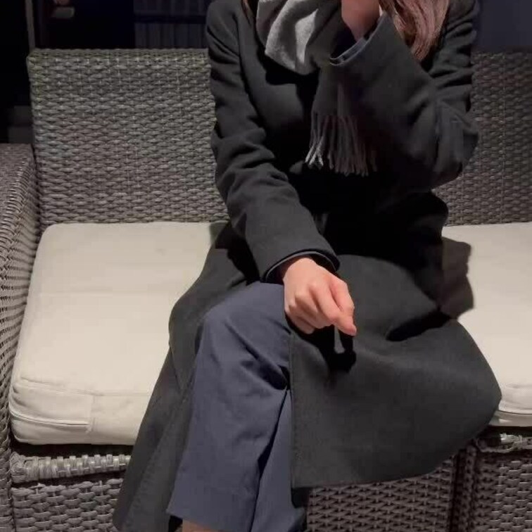 営業お○○○さんのお仕事終わりスーツとパンプスパンスト足裏