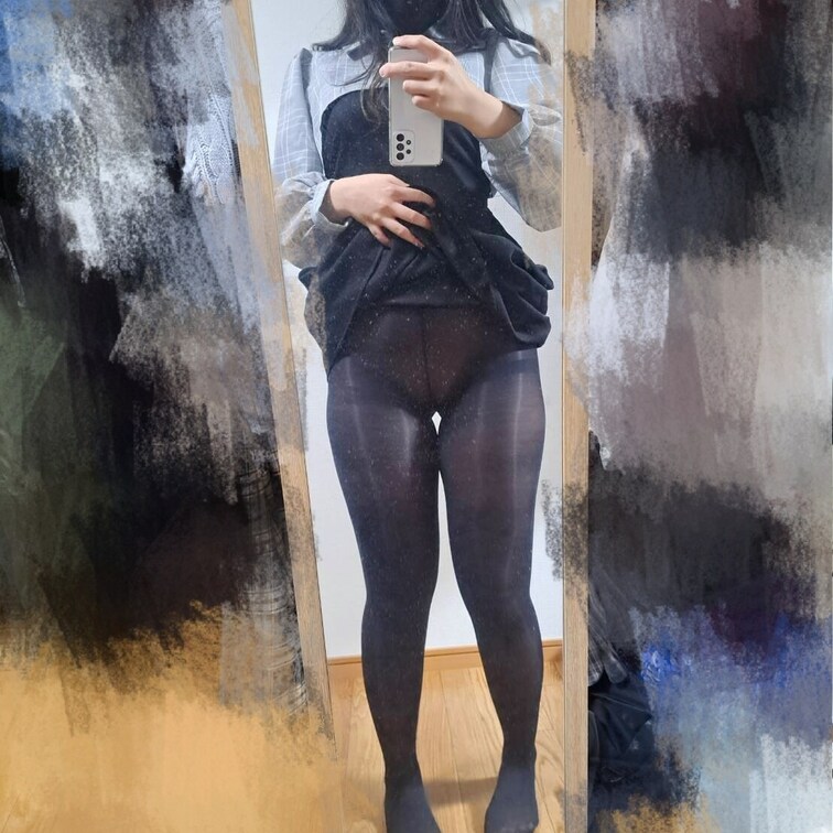 ノーパン黒ストッキングはお好きですか？
もっとエッチなのも投稿するよ💕

Do you like black st