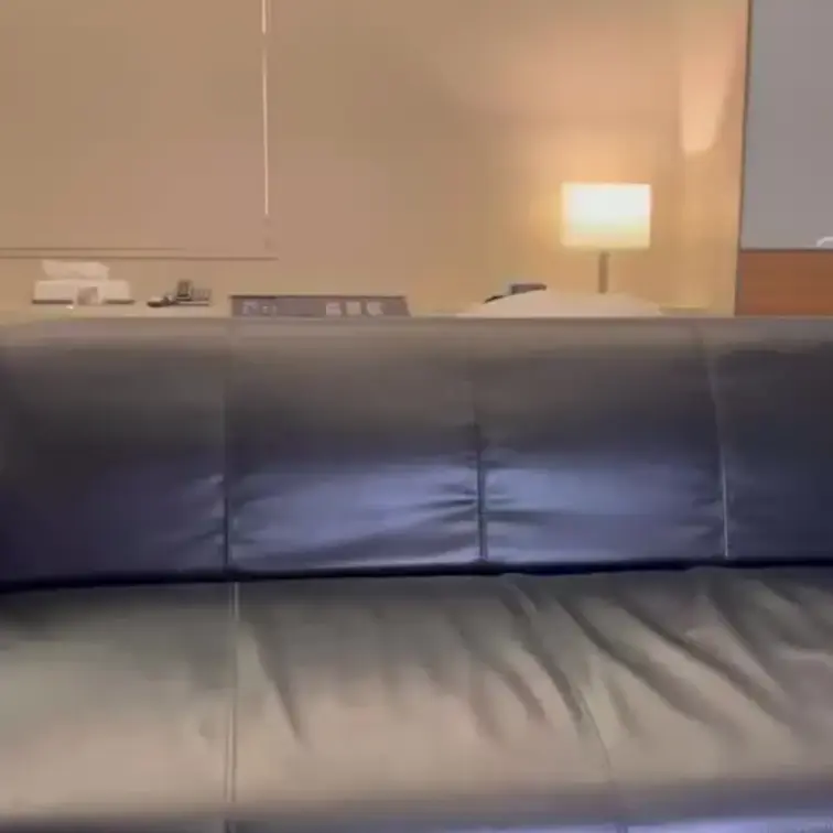 20歳のかわいい女子大生。学校帰りの蒸れたアナルとマンコのにおい。