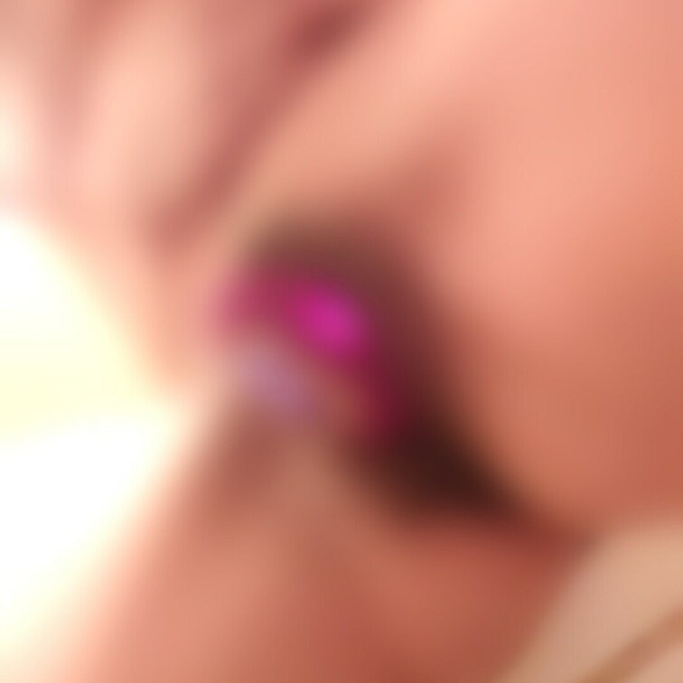 吸うやつでオナニー︎‪💕 最後にはプシュッと潮ふいて、おまんこぽっかり空いてるのが丸見えです…(/// ^///)