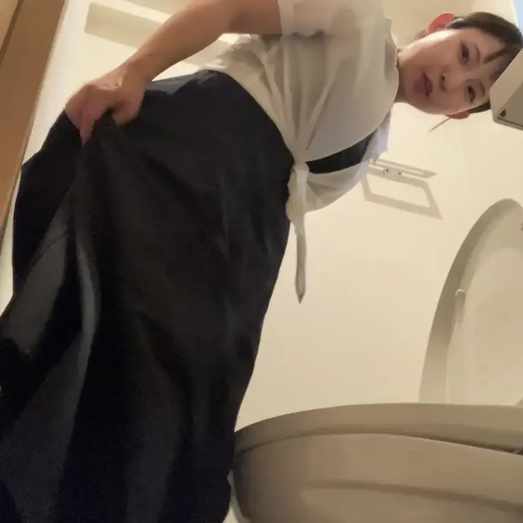 まこのおしっこ集です。
自分でお尻側からも撮っています。