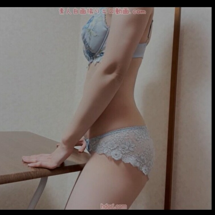 下着姿で机の角オナニーしたよ