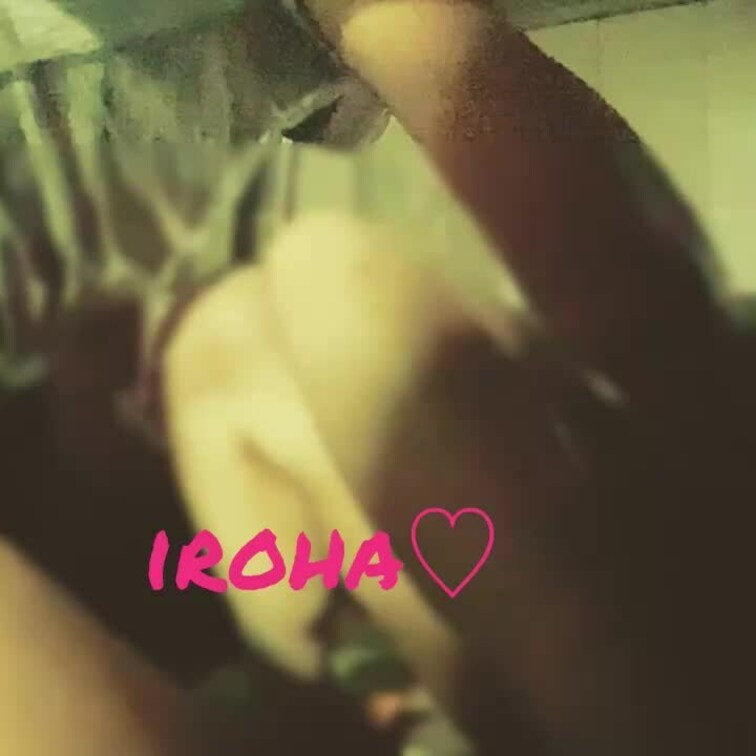 車の中で…♡
はじめて会う方だし、夫は隣の車内だし、えっちまでする予定はなかったんだけど、うまーく誘導していただいたの