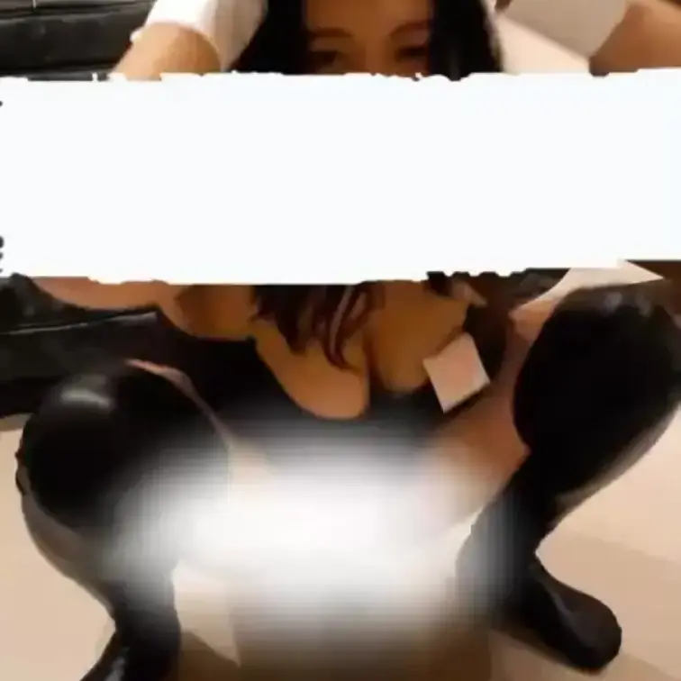 ディルドのうえでぴょんぴょん練習！
だめって言われてたのに最後いっちゃった