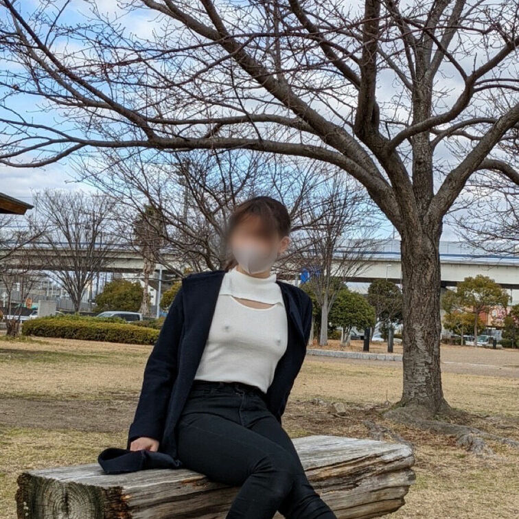公園で透け露出💕
女の子の日なのでパンツスタイルです💡