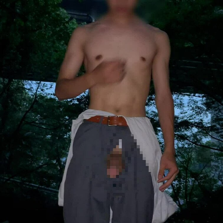 淫乱男子碧晴クンブレザー姿でちんこ出しながら露出チクニー

ど変態碧晴クンを犯したい人は集まって！
