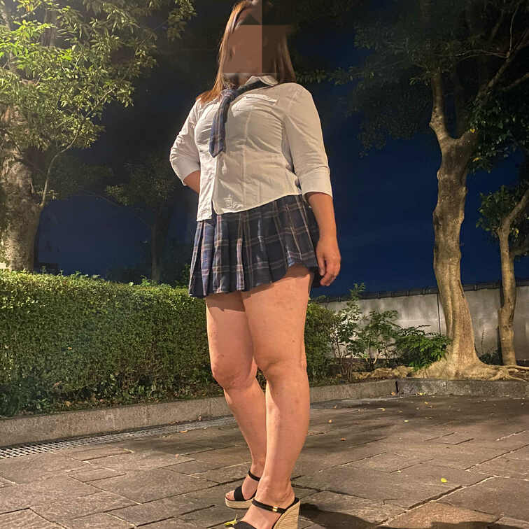 どこみてんだよ！っ言われたい人ー！？　夜のお散歩撮影　
S気味な優しい人妻