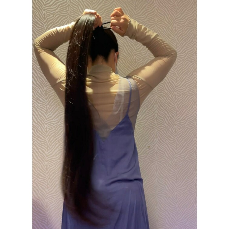 お尻までのスーパーロングヘア❣️
さらさ、ポニーテール動画です🌸