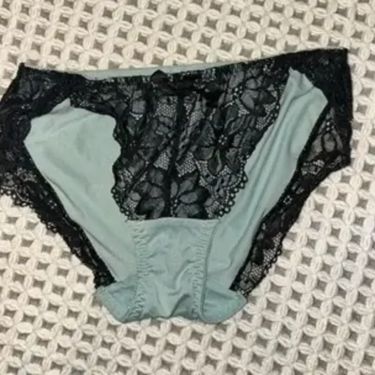 ぽぽぽの今日のパンツです🥰🥰 
 染み付きパンツです🥰🥰 
 クロッチ汚れはプラン加入で見れますよ🥰 
 よかった