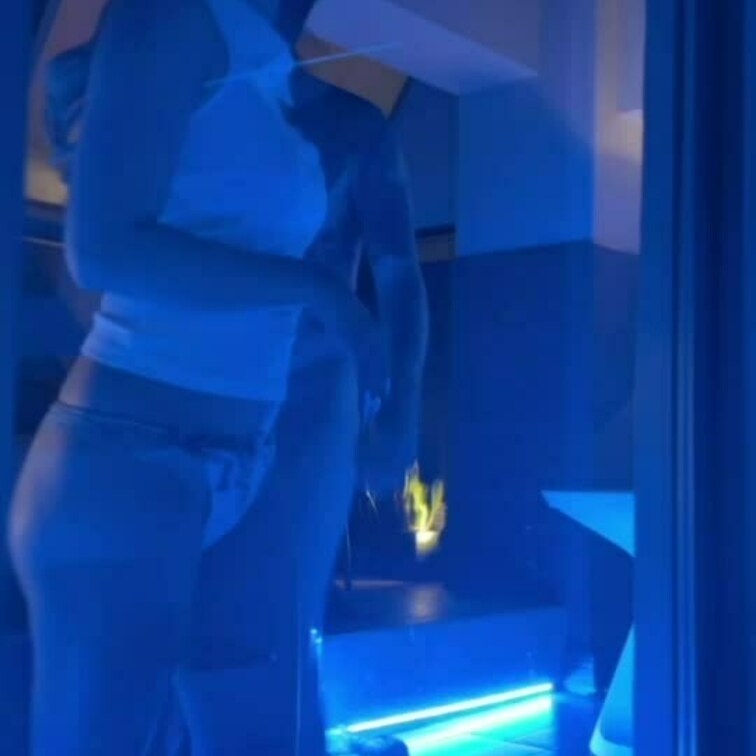 ガラス越し痙攣ガチイキセックス…♡
正面からバージョン♡

今回はすいまのガチイキセックスを覗ける視点♡
ガラス