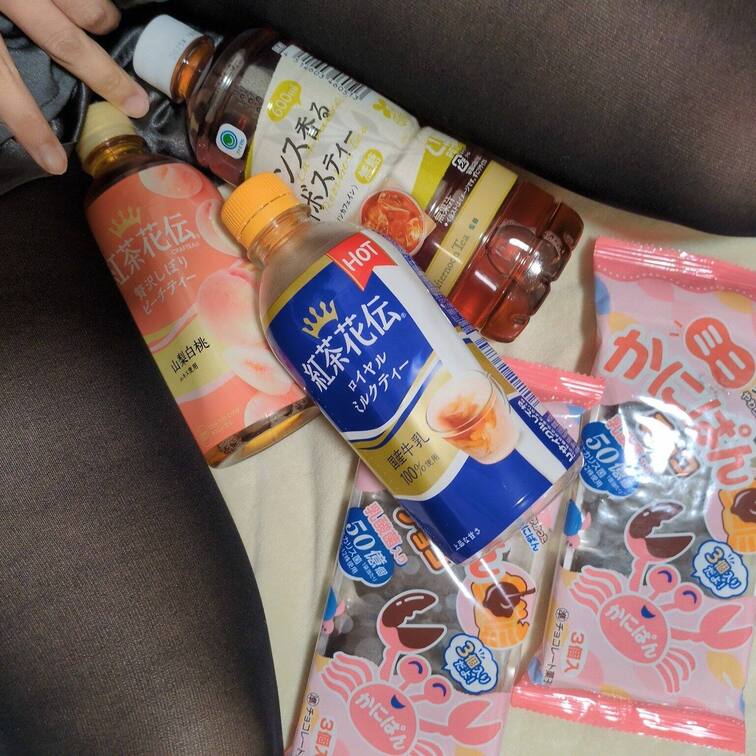 えちえちしたお○○○さんから
大量差し入れ頂いたー!
チョコかにぱん🍫🦀🍞と紅茶☕️が好物!